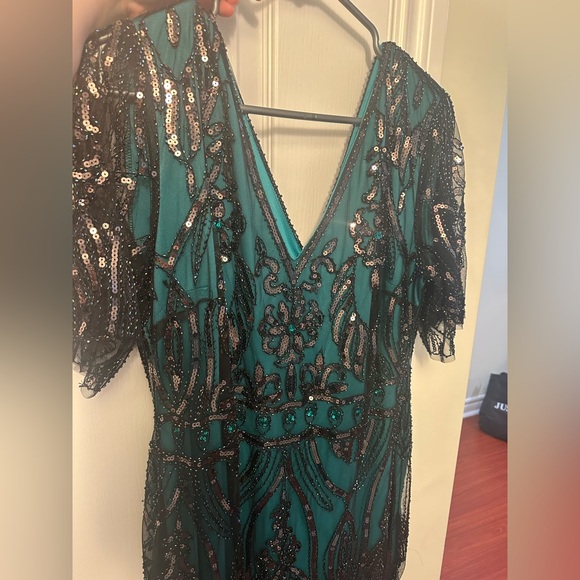 Elegant long dress gown - Picture 7 of 11